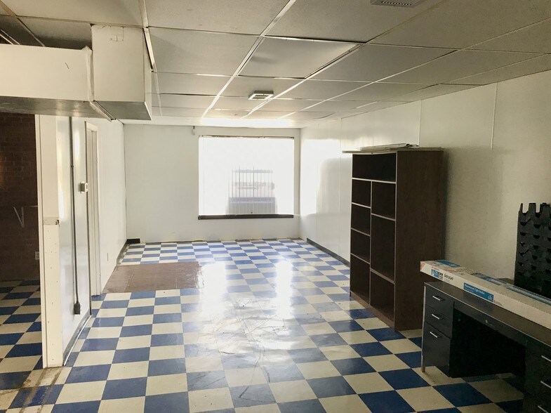 More Photos Of 330 W Station St, Kankakee Freestanding For Sale