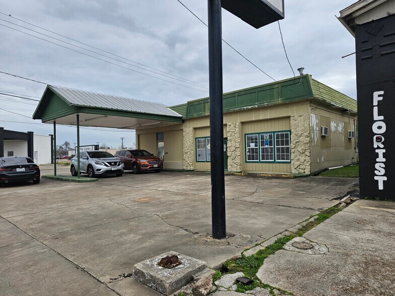 More Photos Of 501 W Texas Ave, Baytown Auto Dealership For Lease