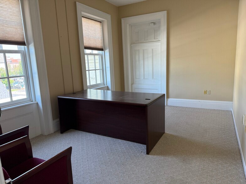 More Photos Of 27 Main St, Kingston Bank For Sale