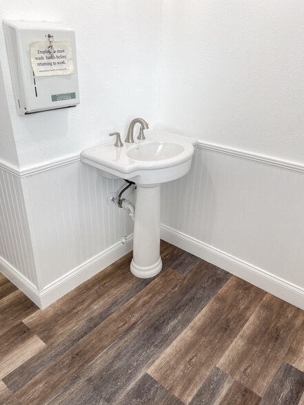 More Photos Of 1005 N Church Ave, Mulberry Medical For Lease