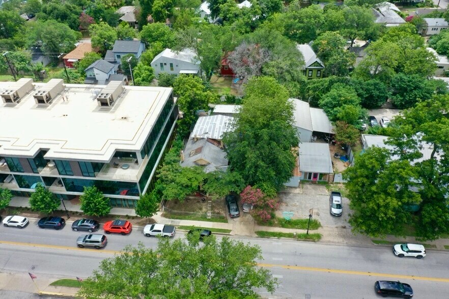 More Photos Of 1409 E Cesar Chavez St, Austin General Retail For Sale