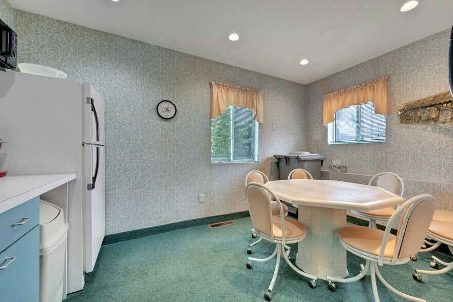 More Photos Of 27 Oak St, Stamford Medical For Lease