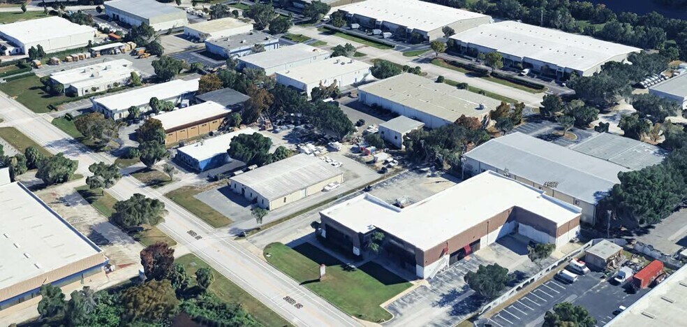 More Photos Of 4496 35th St, Orlando Light Manufacturing For Lease