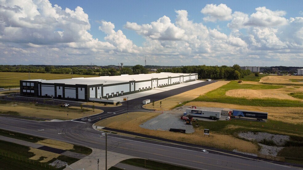 More Photos Of 14469 Olio Rd, Noblesville Warehouse For Lease