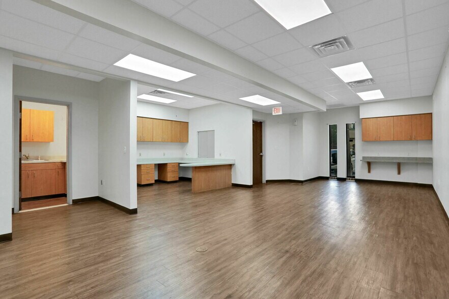 More Photos Of 1712-1736 University Blvd S, Jacksonville Medical For Sale