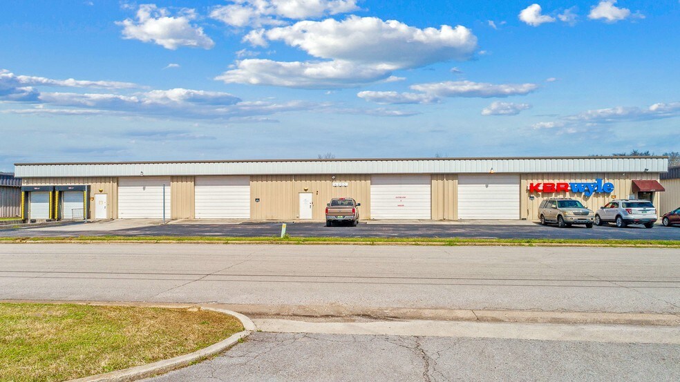 More Photos Of 4820 Commercial Dr, Huntsville Warehouse For Sale