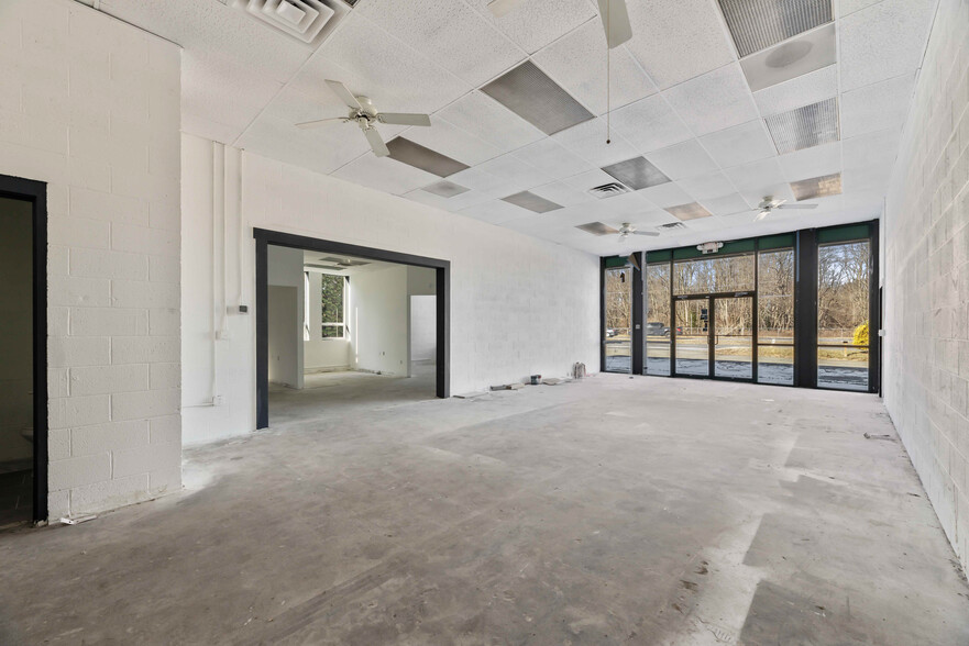 More Photos Of 2086 US Highway 130, North Brunswick Showroom For Lease