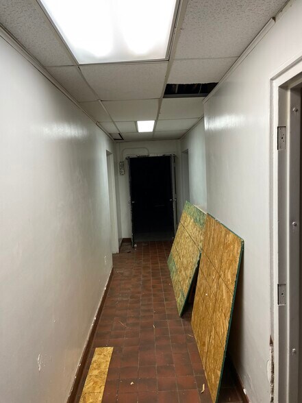 More Photos Of 441 N Lake St, Madison Storefront Retail Office For Sale
