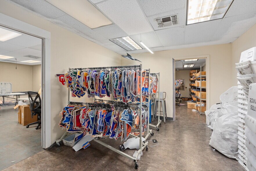 More Photos Of 175 Semoran Commerce Pl, Apopka Light Distribution For Sale