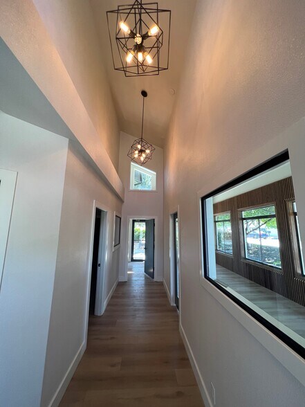 More Photos Of 199 E 52nd St, Garden City Warehouse For Lease