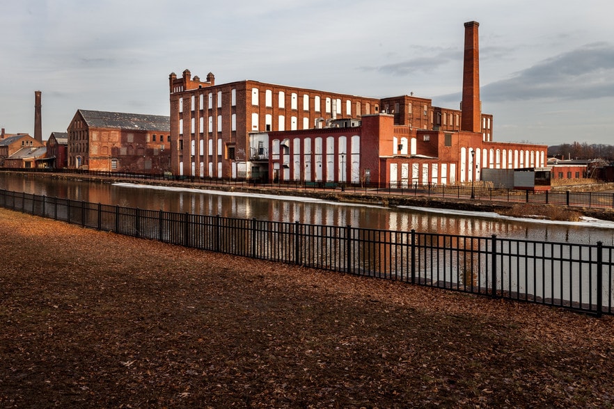 More Photos Of 195 Appleton St, Holyoke Manufacturing For Sale