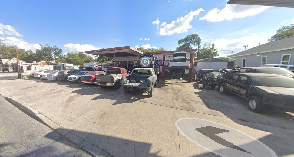 More Photos Of 2248 E Commerce St, San Antonio General Retail For Sale