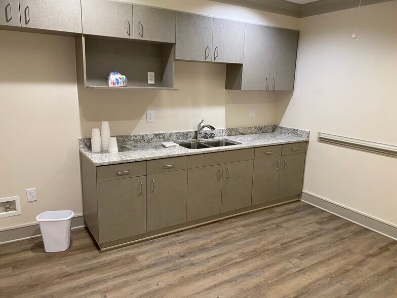 More Photos Of 126 Snapdragon Ct, Chapin Medical For Lease