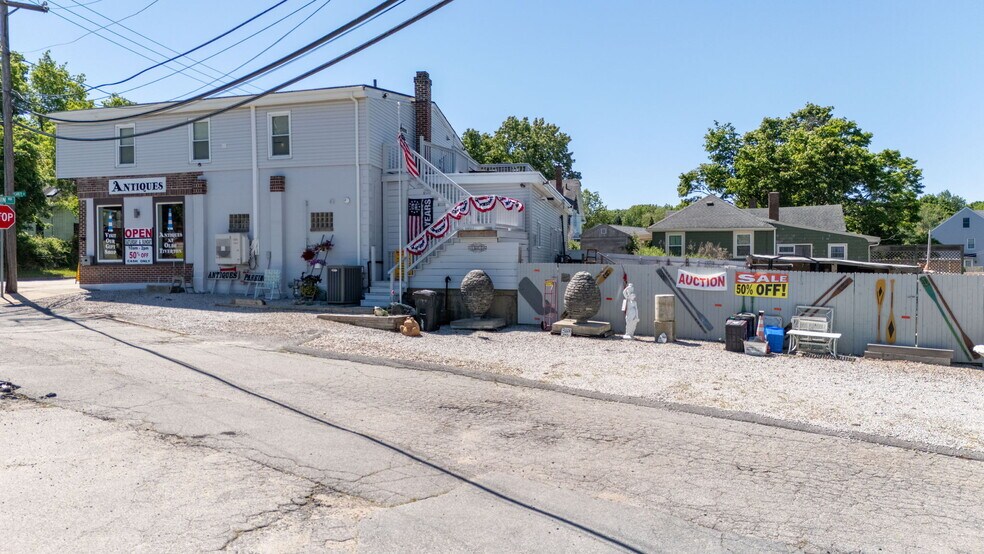 More Photos Of 1019 Main Rd, Tiverton Storefront For Sale