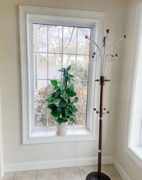 More Photos Of 82 W Broadway, Derry Medical For Lease