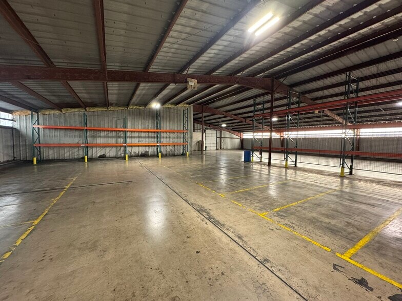More Photos Of 4616 Enterprise Dr, Bartonville Industrial For Sale