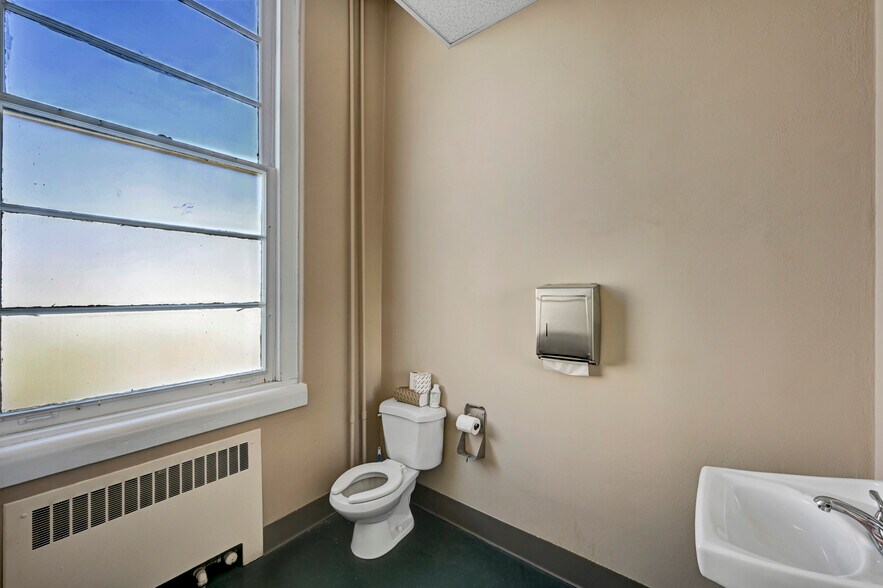 More Photos Of 301 Delaware Ave, Olyphant Office For Sale