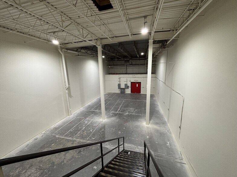 More Photos Of 40 Grissom Rd, Plymouth Light Manufacturing For Lease