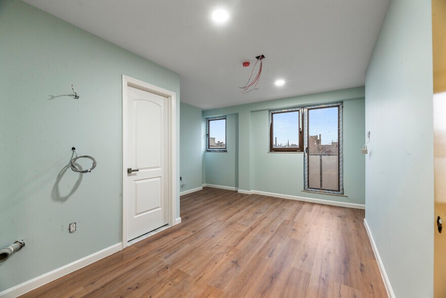 More Photos Of 14 Olive St, Brooklyn Hotel For Lease