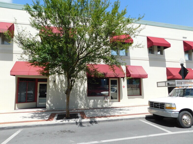 More Photos Of 120 E Pine St, Lakeland Office For Lease