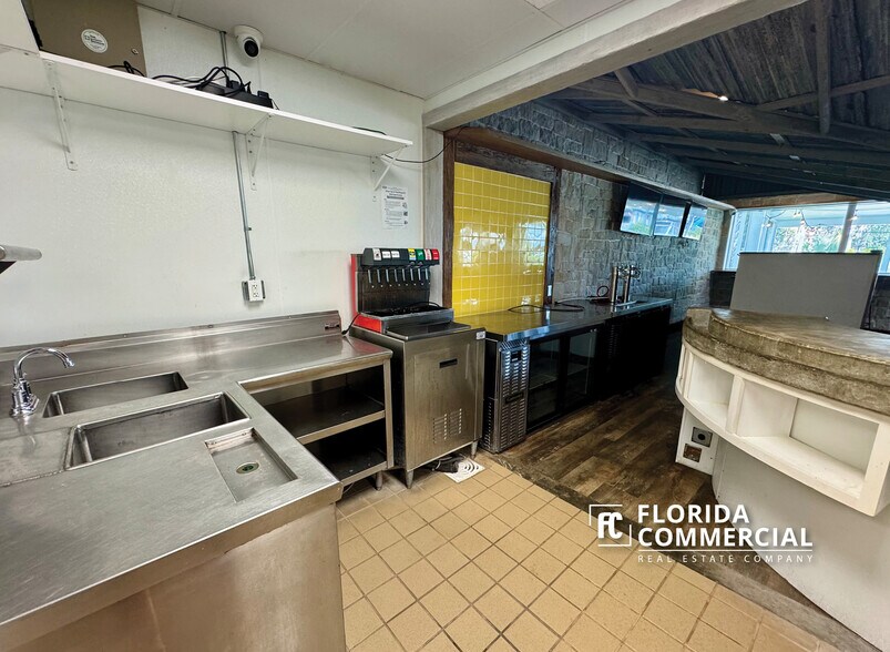 More Photos Of 796 NE Dixie Hwy, Jensen Beach Restaurant For Sale