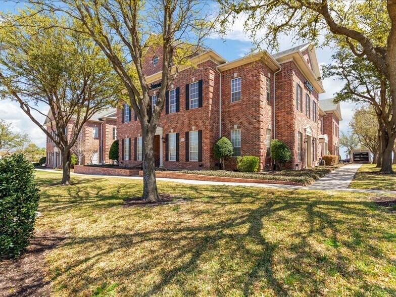 More Photos Of 1245 S Main St, Grapevine Unknown For Lease