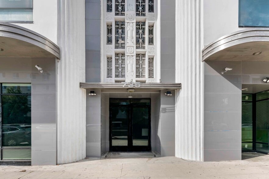 More Photos Of 735 S La Brea Ave, Los Angeles Freestanding For Lease