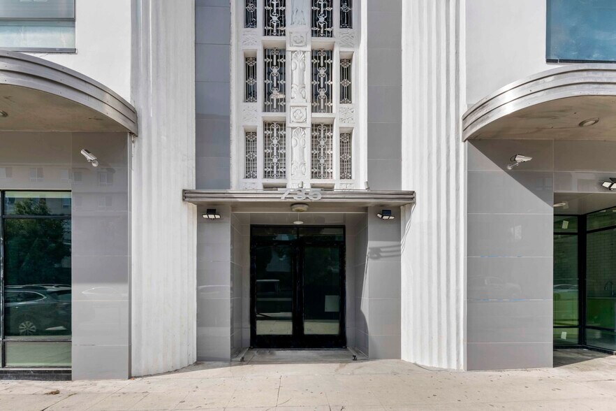 More Photos Of 735 S La Brea Ave, Los Angeles Freestanding For Sale