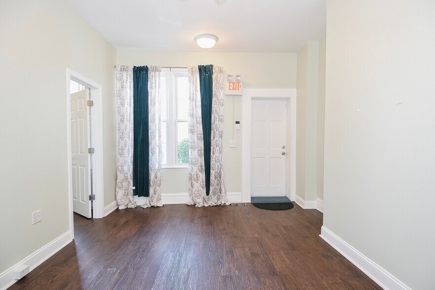 More Photos Of 93-97 Broad St, Middletown Office For Sale