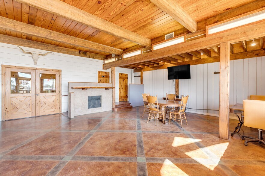 More Photos Of 1374 State Hwy 71, Bastrop Flex For Lease