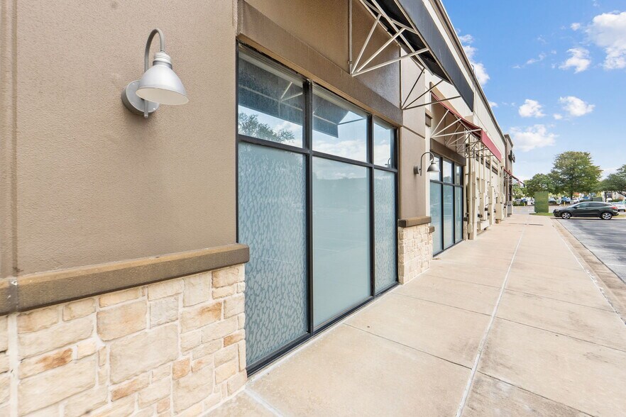More Photos Of 2525 Anderson Ln W, Austin Unknown For Lease