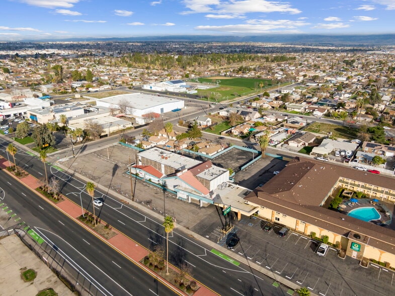 More Photos Of 276 Union Ave, Bakersfield Light Distribution For Sale