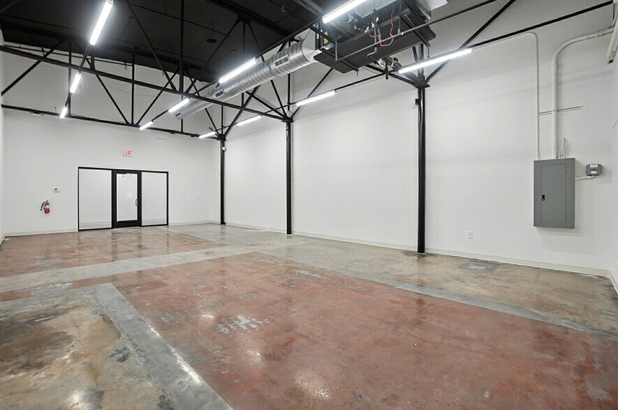 More Photos Of 933 Louise Ave, Charlotte Storefront For Lease