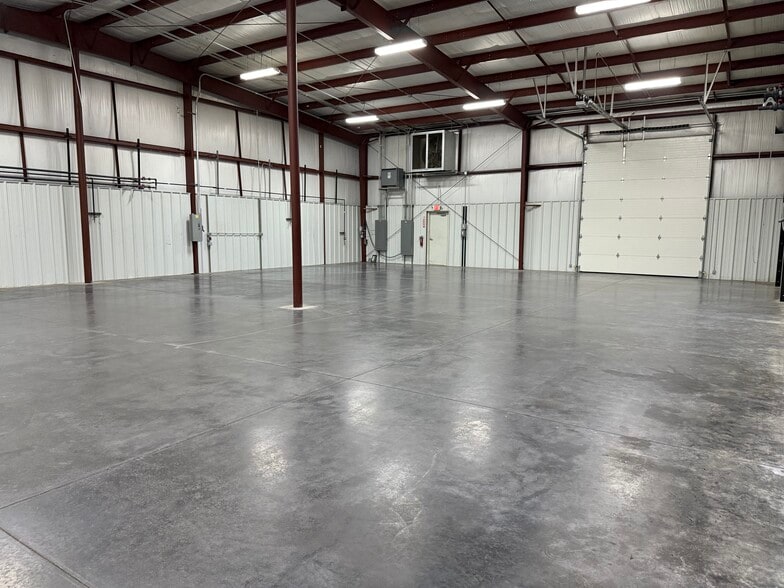 More Photos Of 1600 Commerce Rd, Holland Light Manufacturing For Sale