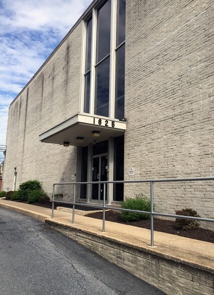 More Photos Of 1625 N Front St, Harrisburg Office For Lease