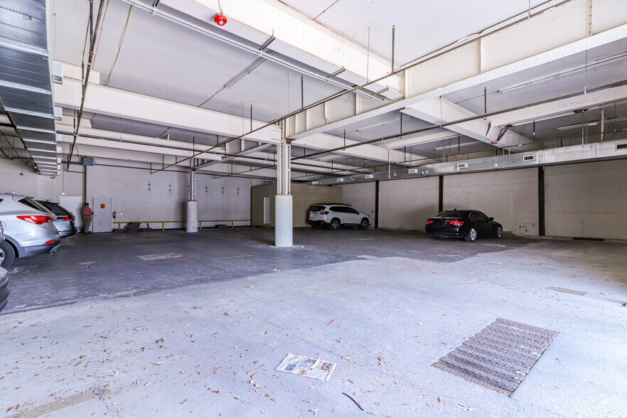 More Photos Of 605 Austin Ave, Waco Storefront Retail Office For Sale