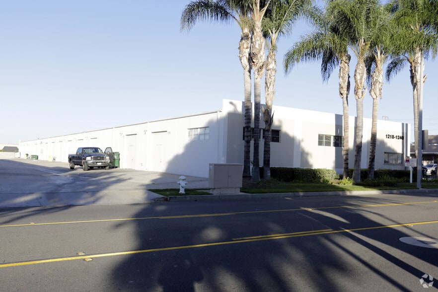 More Photos Of 1218-1240 S Lyon St, Santa Ana Manufacturing For Lease