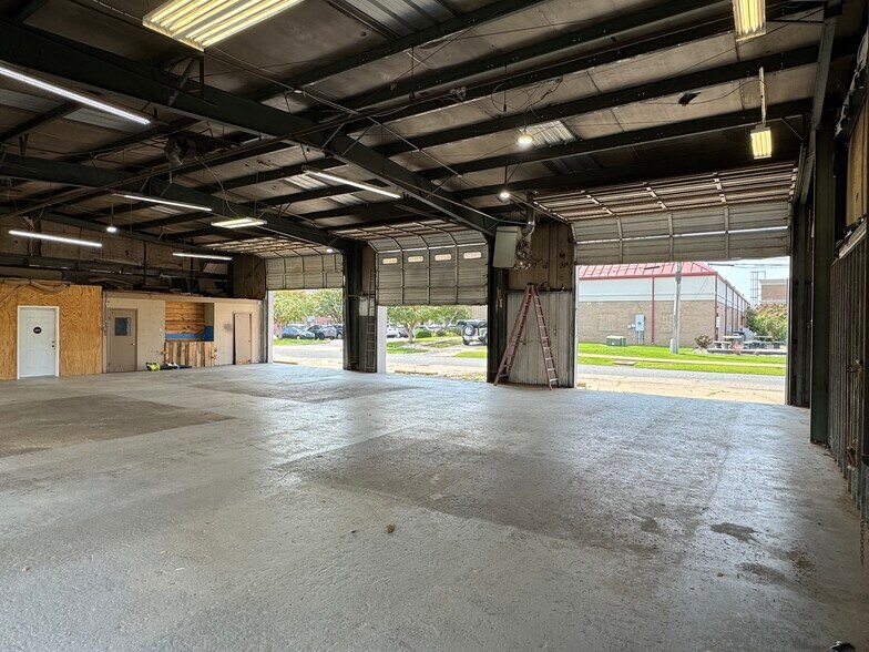 More Photos Of 812 Merriman Street, Conway Flex For Sale