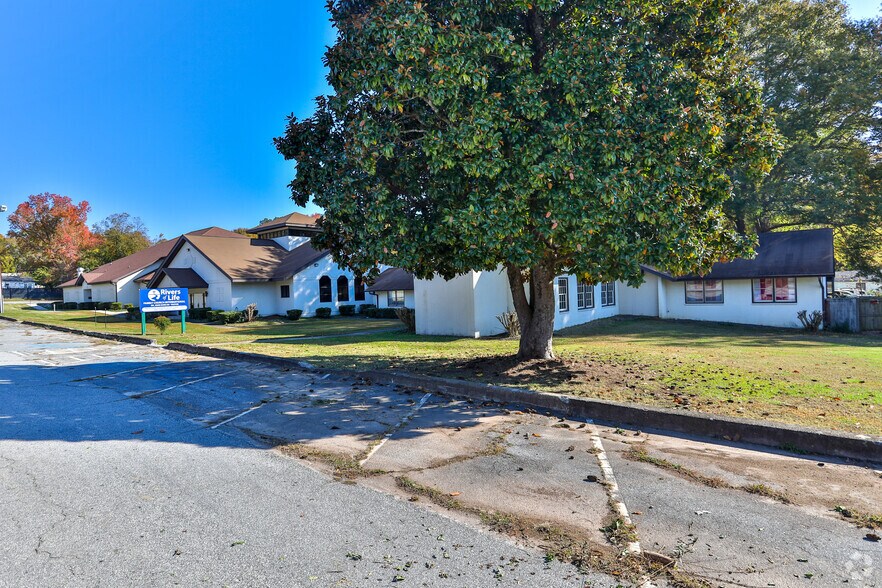 More Photos Of 31 Calhoun Ave, Greenville Religious Facility For Lease