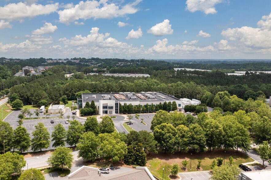 More Photos Of 5600 United Dr, Smyrna Industrial For Lease