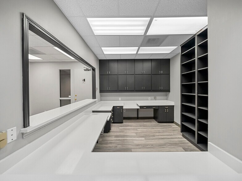 More Photos Of 375 Municipal Dr, Richardson Medical For Lease
