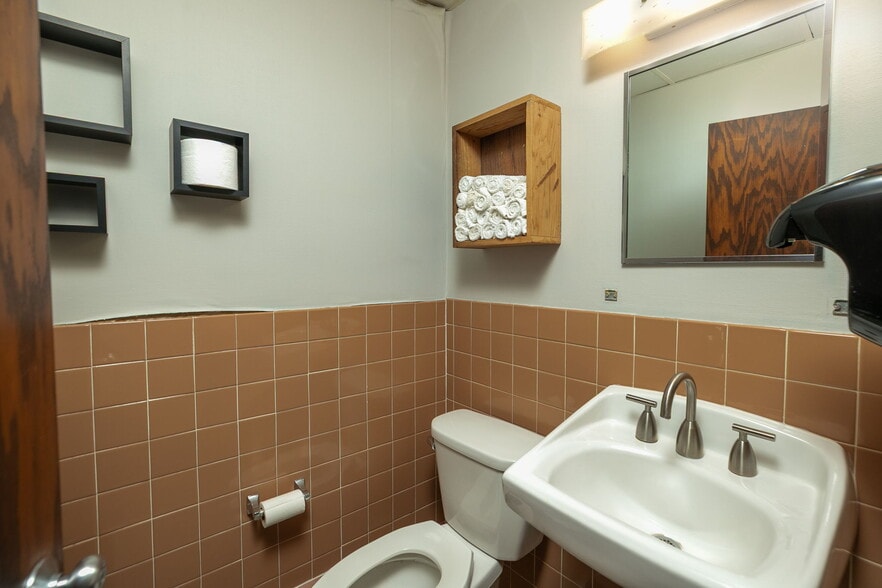 More Photos Of 307 E Center St, Rochester Office For Sale