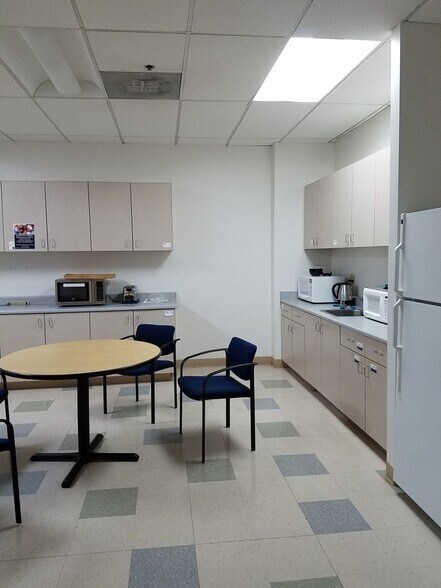 More Photos Of 5890 Stoneridge Dr, Pleasanton Medical For Lease