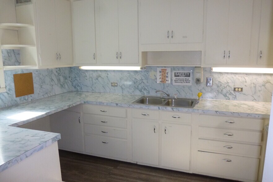 More Photos Of 1209 N Wilcox Dr, Kingsport Healthcare For Lease