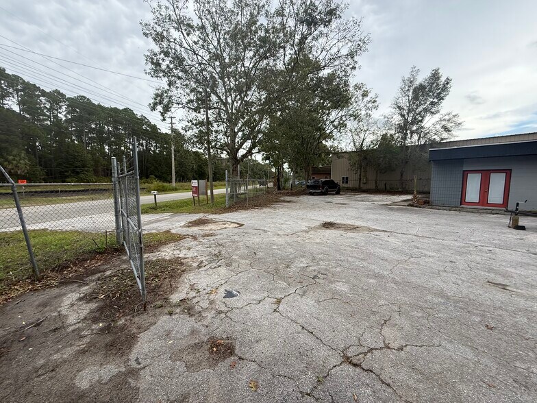 More Photos Of 1995 NE 31st Ave, Gainesville Warehouse For Lease