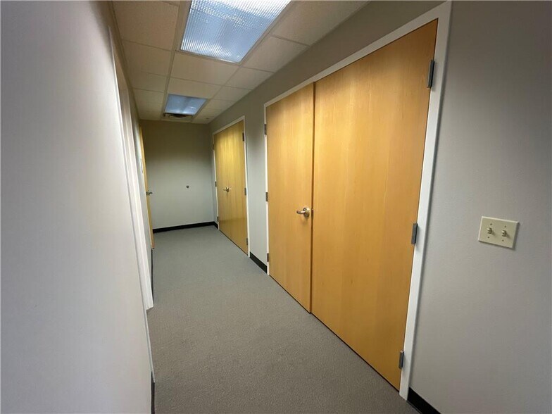 More Photos Of 206 SW 8th St, Bentonville Apartments For Lease