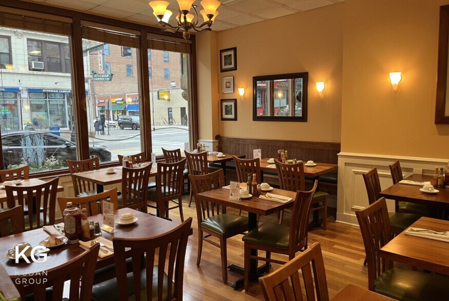 More Photos Of 301-315 S Halsted St, Chicago Apartments For Lease