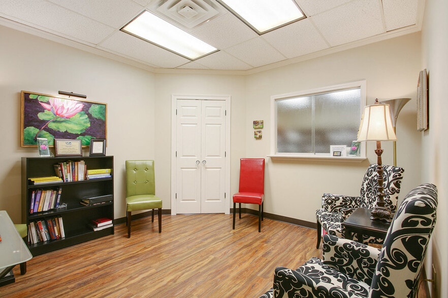 More Photos Of 1602 Pinhook Rd, Lafayette Medical For Lease