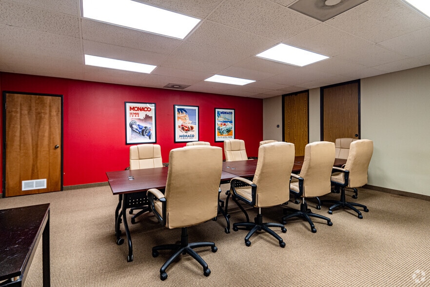 More Photos Of 2080 N State Highway 360, Grand Prairie Office Residential For Lease