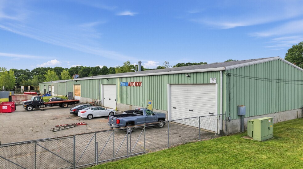 More Photos Of 32 Industrial Ct, Seekonk Warehouse For Lease